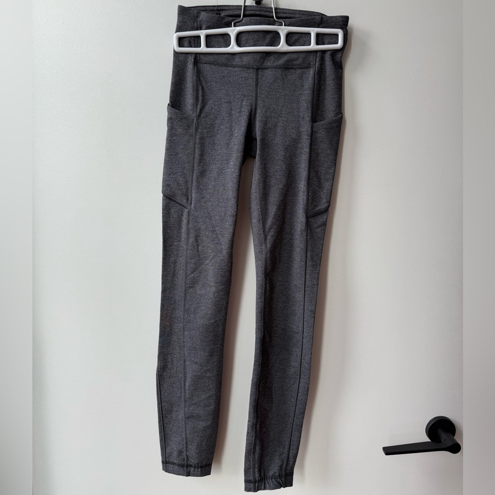 Lululemon dark grey leggings in amazing condition 25”